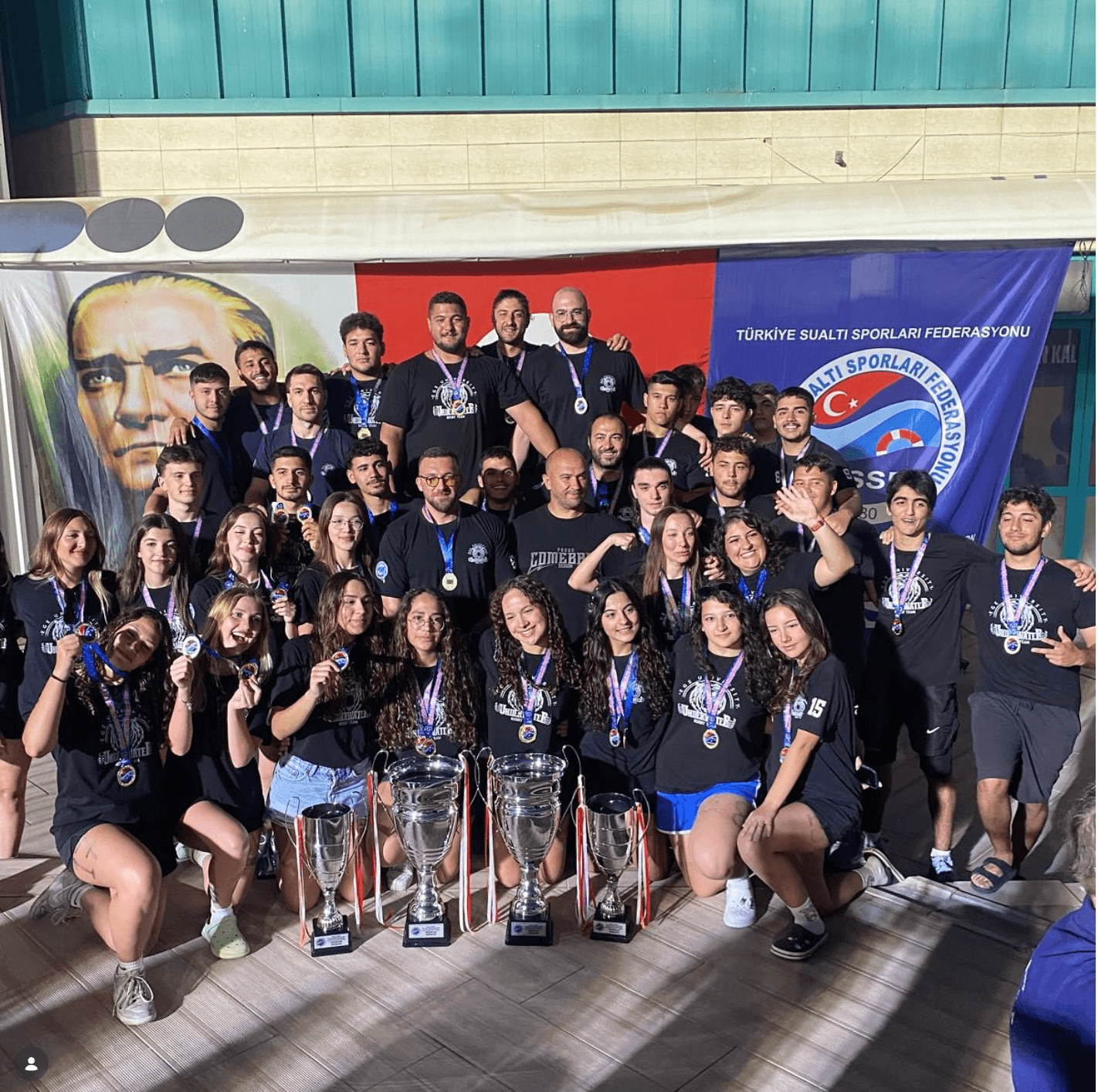 Köksal Özükor ve Ege Üniversitesi takım sporcuları